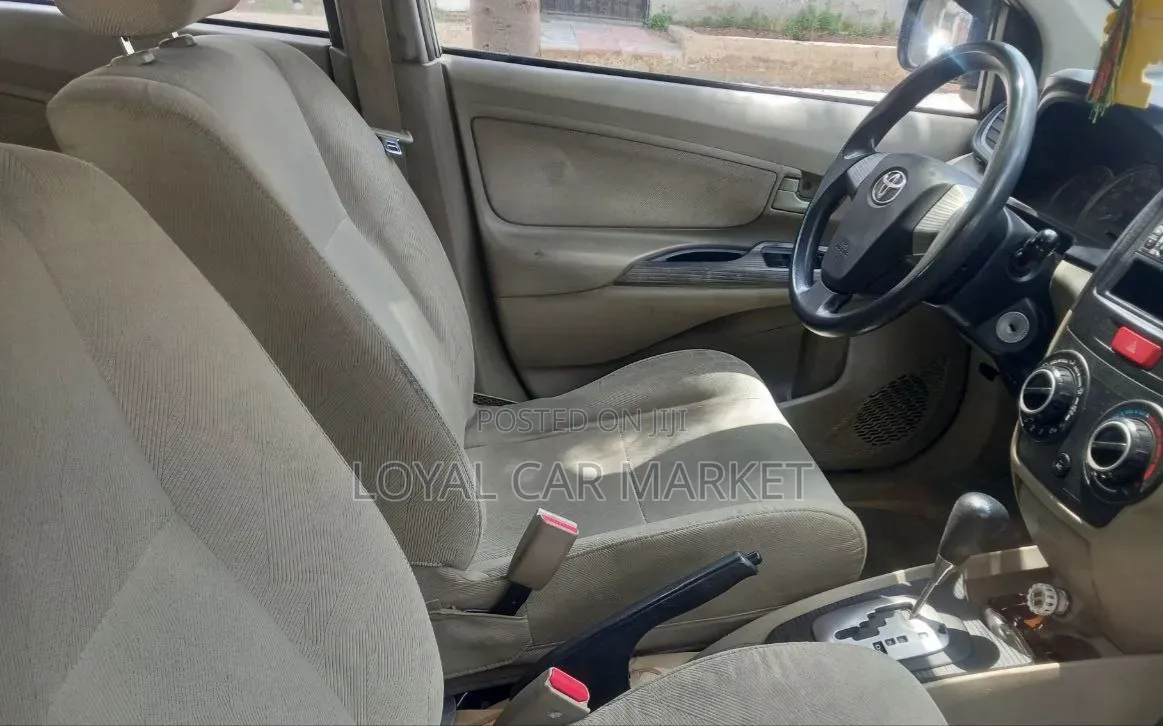 Toyota Avanza 2012 Ivory