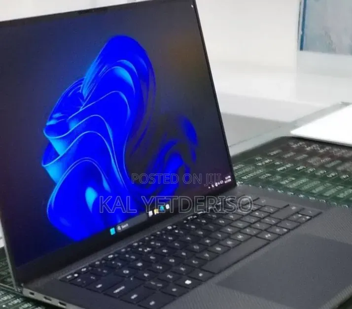 New Laptop Dell XPS 15 9500 16GB Intel Core i7 SSD 512GB