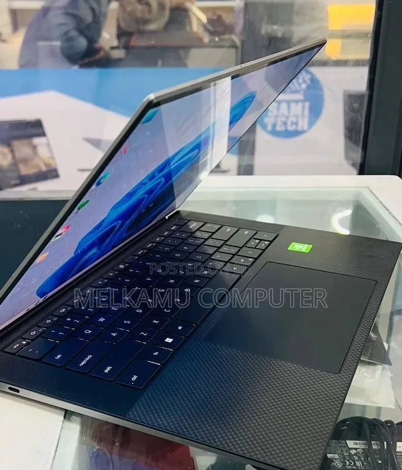 New Laptop Dell Precision 5570 16GB Intel Core i7 SSD 512GB
