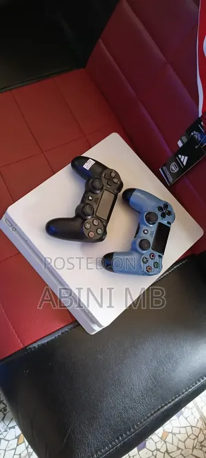 PlayStation 4 Slim Urgent