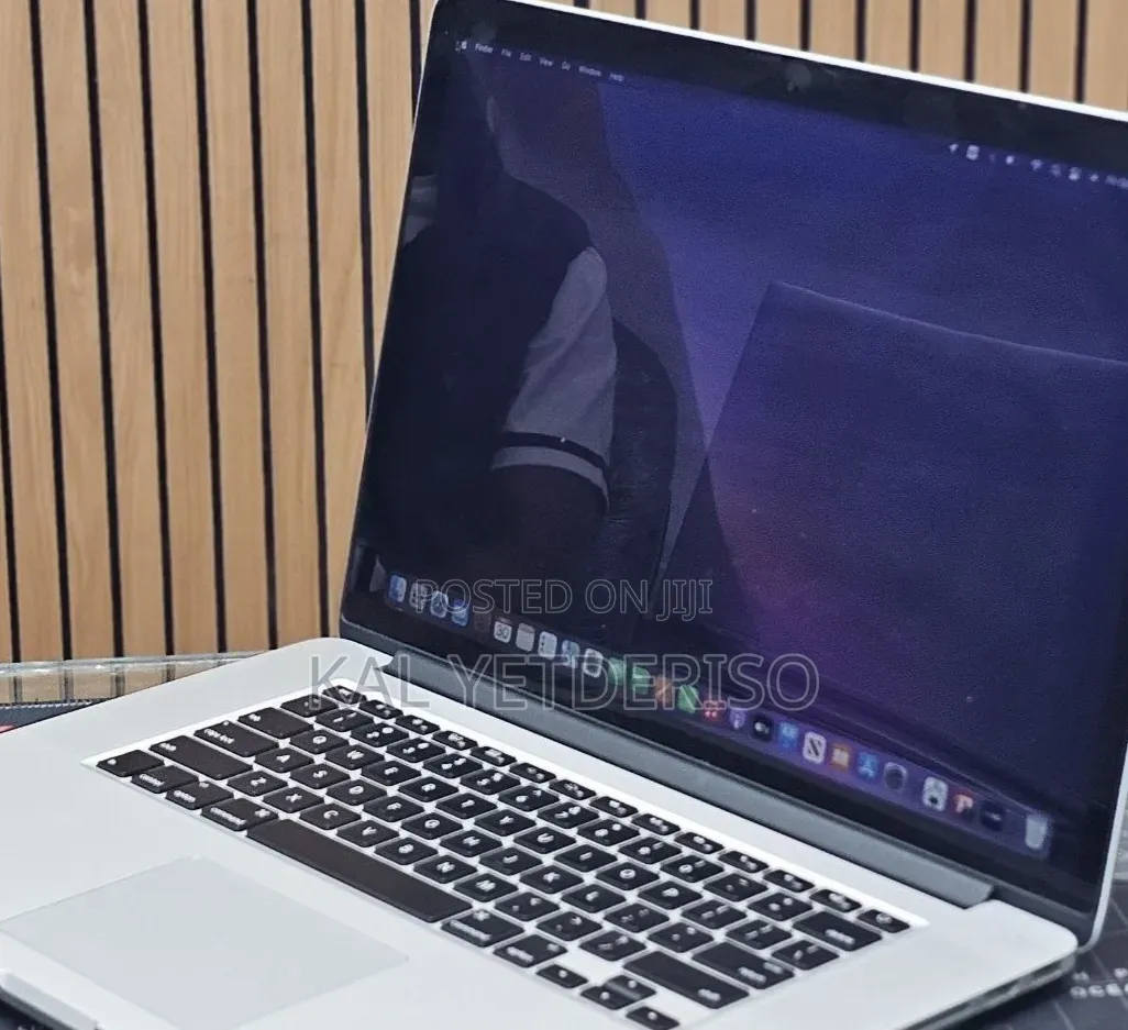 New Laptop Apple MacBook Pro 2015 16GB Intel Core i7 SSD 512GB