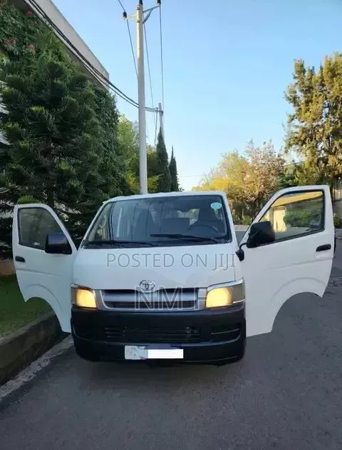 Toyota HiAce 2006 White