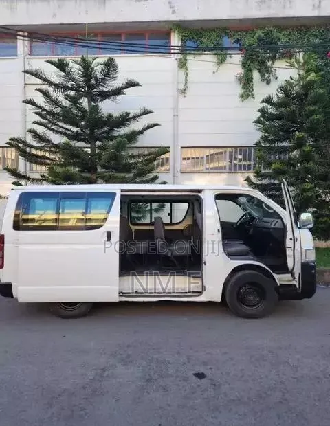 Toyota HiAce 2006 White