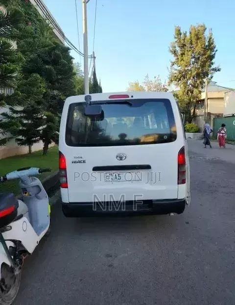 Toyota HiAce 2006 White