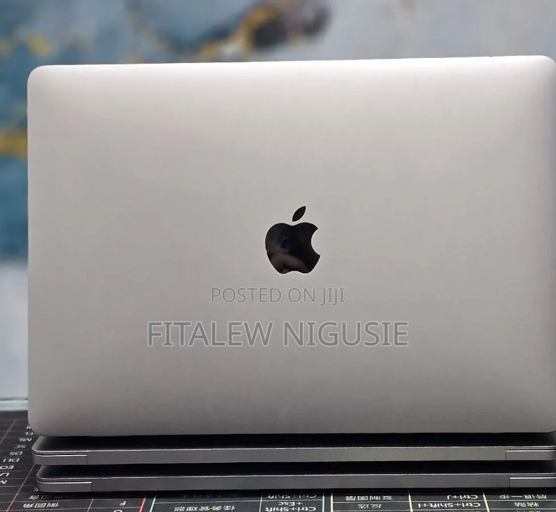 New Laptop Apple MacBook Pro 2020 M1 8GB Apple M1 SSD 512GB