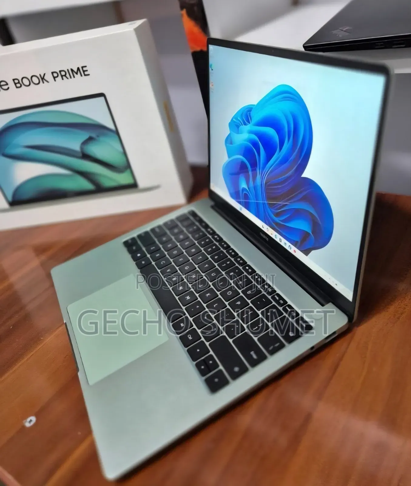 New Laptop Apple MacBook 16GB Intel Core i5 SSD 512GB