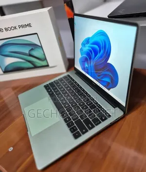 New Laptop Apple MacBook 16GB Intel Core i5 SSD 512GB
