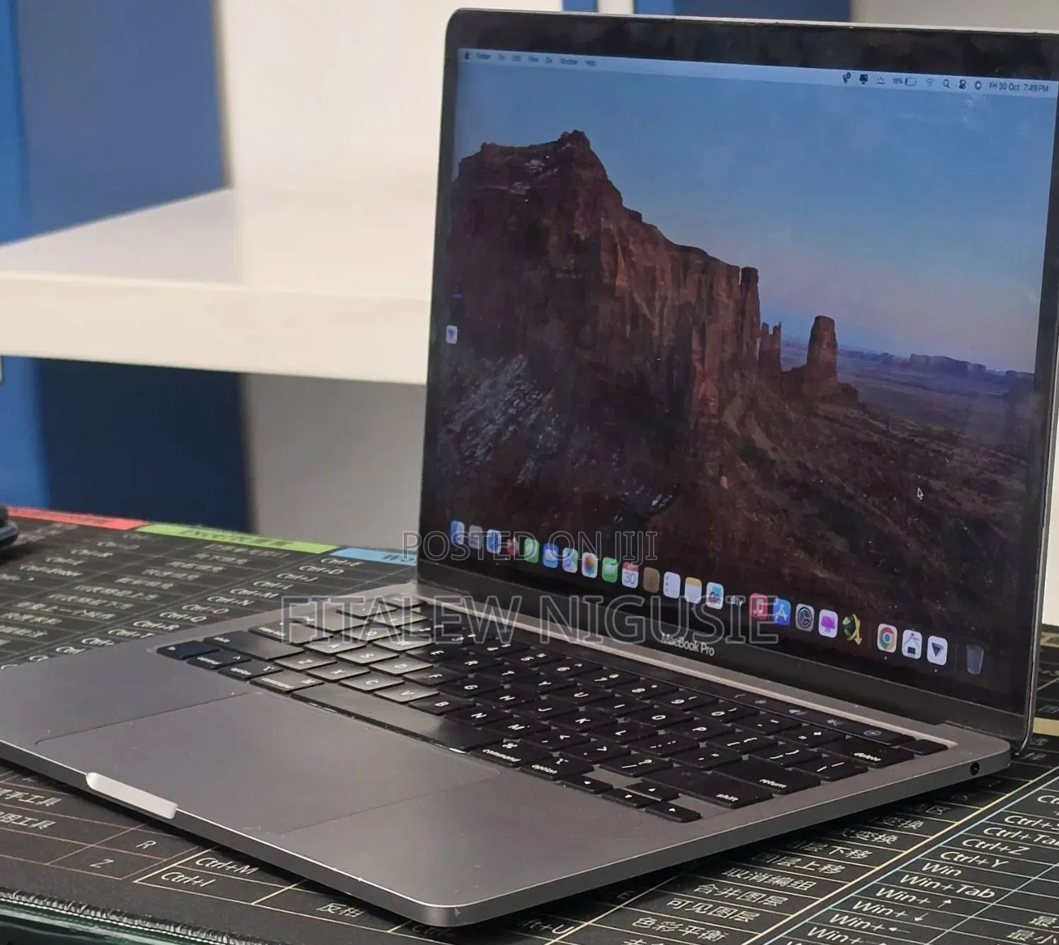 New Laptop Apple MacBook Pro 2020 8GB Intel Core i7 SSD 256GB