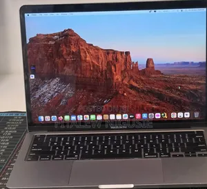 New Laptop Apple MacBook Pro 2020 8GB Intel Core i7 SSD 256GB