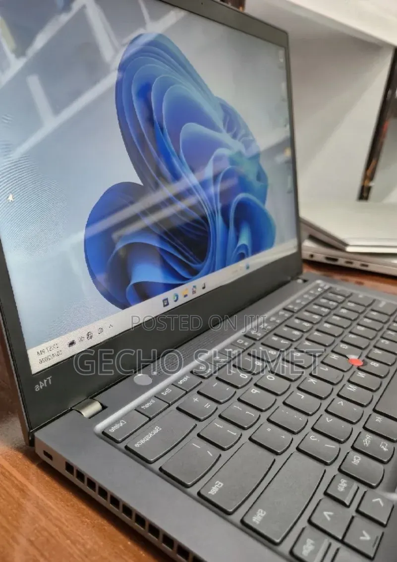 New Laptop Lenovo ThinkPad T14s Gen 2 16GB Intel Core i7 SSD 512GB