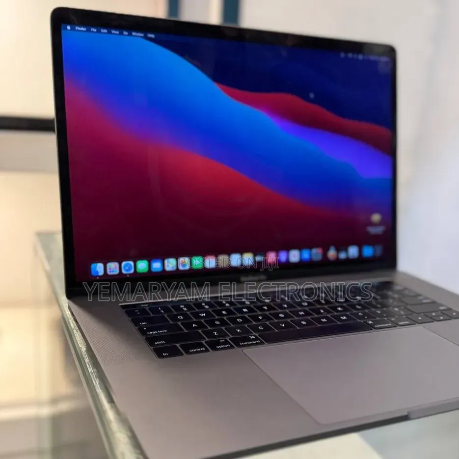 Laptop Apple MacBook Pro 2026 M6 16GB Intel Core i7 SSD 256GB