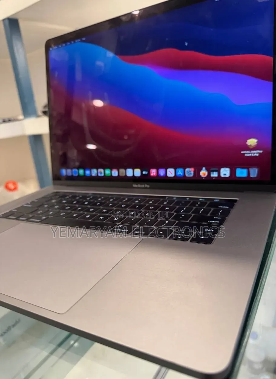 Laptop Apple MacBook Pro 2026 M6 16GB Intel Core i7 SSD 256GB