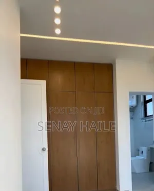 2bdrm Apartment in ለክብሩ ሪል እስቴት፣ መገናኛ, Bole for sale