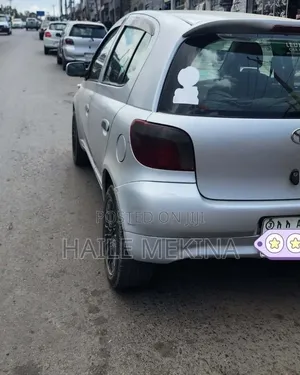 Toyota Vitz 2004 Silver