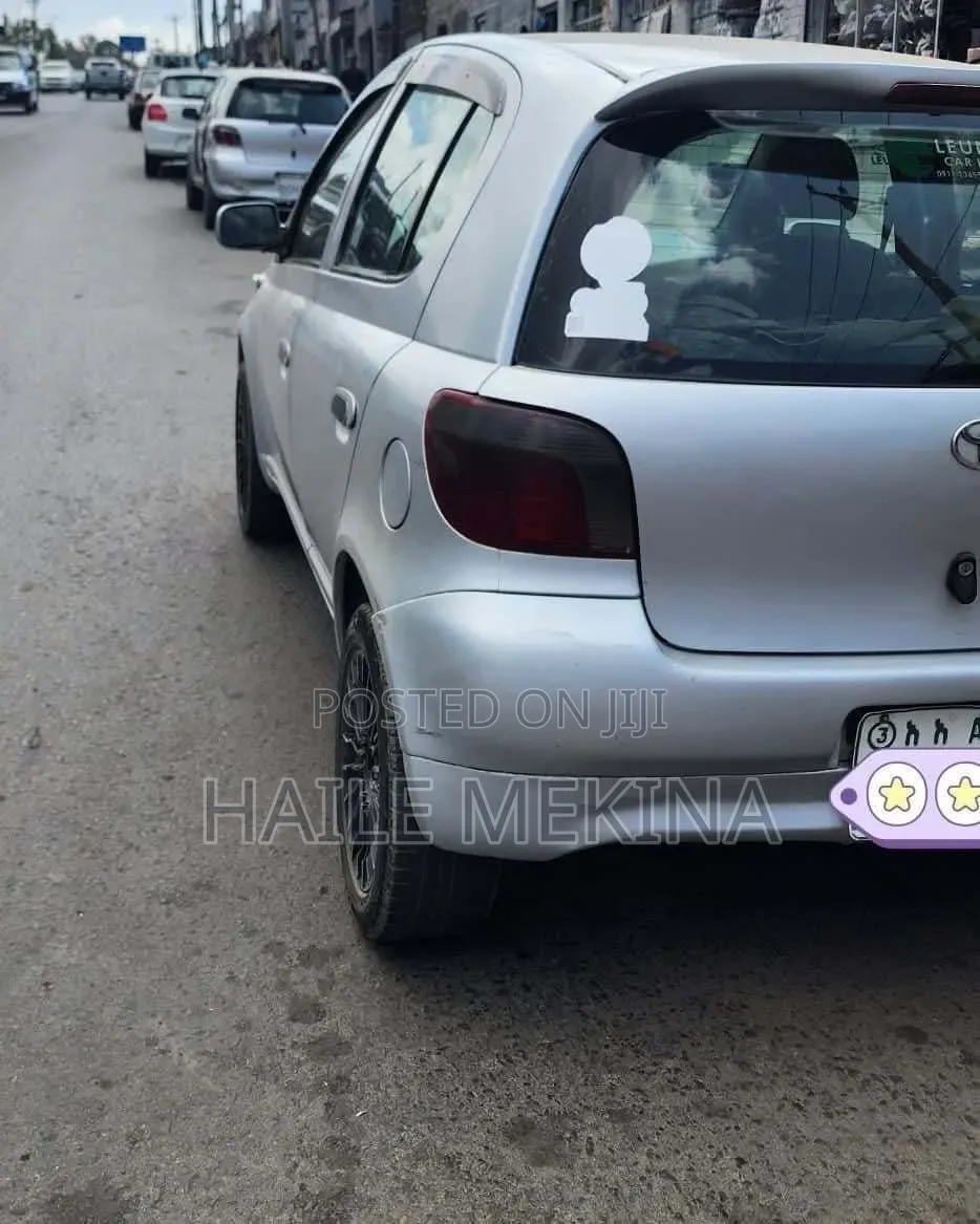 Toyota Vitz 2004 Silver