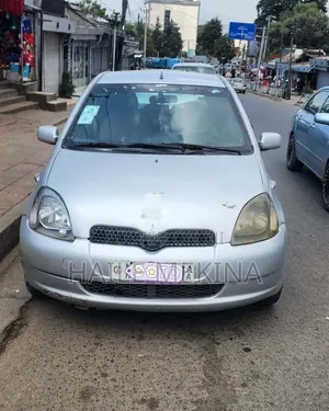 Toyota Vitz 2004 Silver