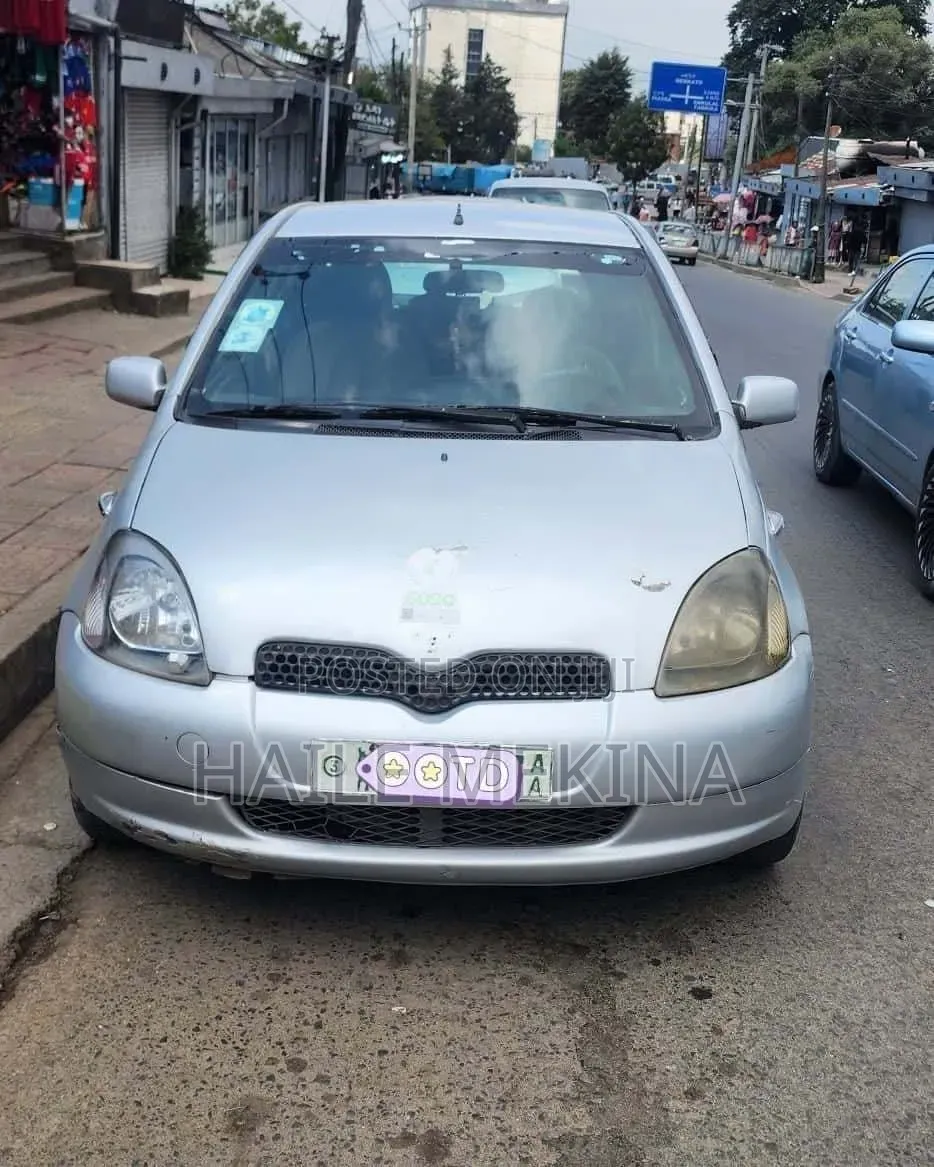 Toyota Vitz 2004 Silver