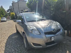 Toyota Yaris 2010 Silver