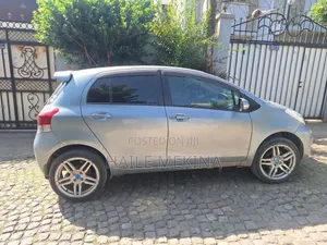 Toyota Yaris 2010 Silver