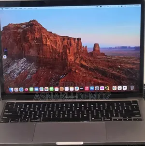 New Laptop Apple MacBook Pro 2020 8GB Intel Core i7 SSD 256GB