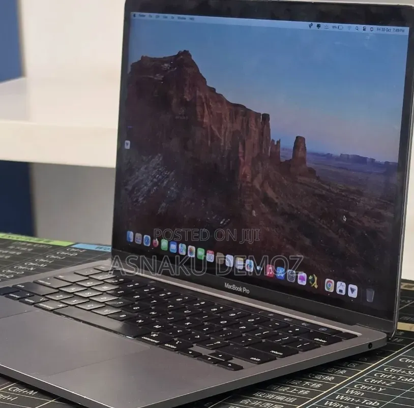 New Laptop Apple MacBook Pro 2020 8GB Intel Core i7 SSD 256GB