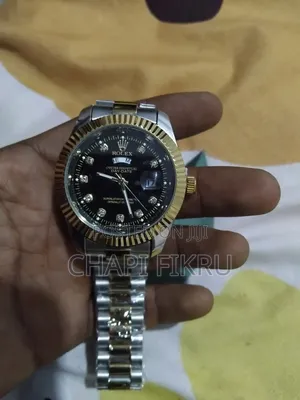 Luxury Men's Black & Silver Wristwatch