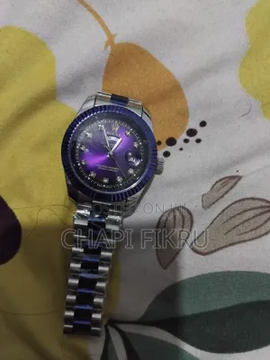 Luxury Men's Black & Silver Wristwatch
