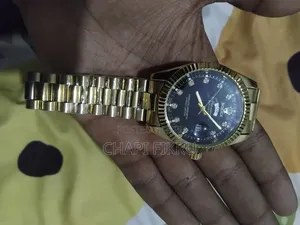 Luxury Men's Black & Silver Wristwatch