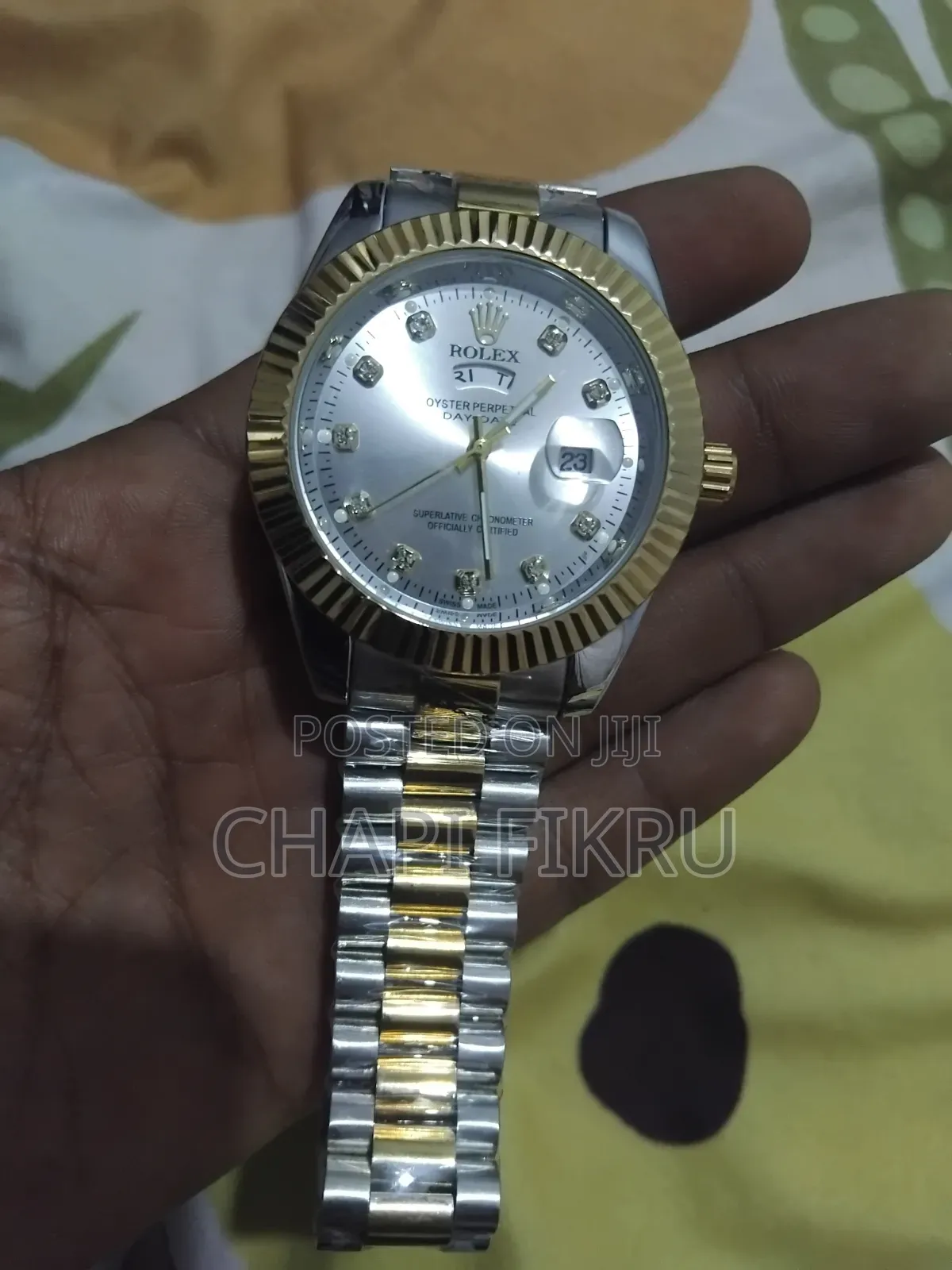 Luxury Men's Black & Silver Wristwatch
