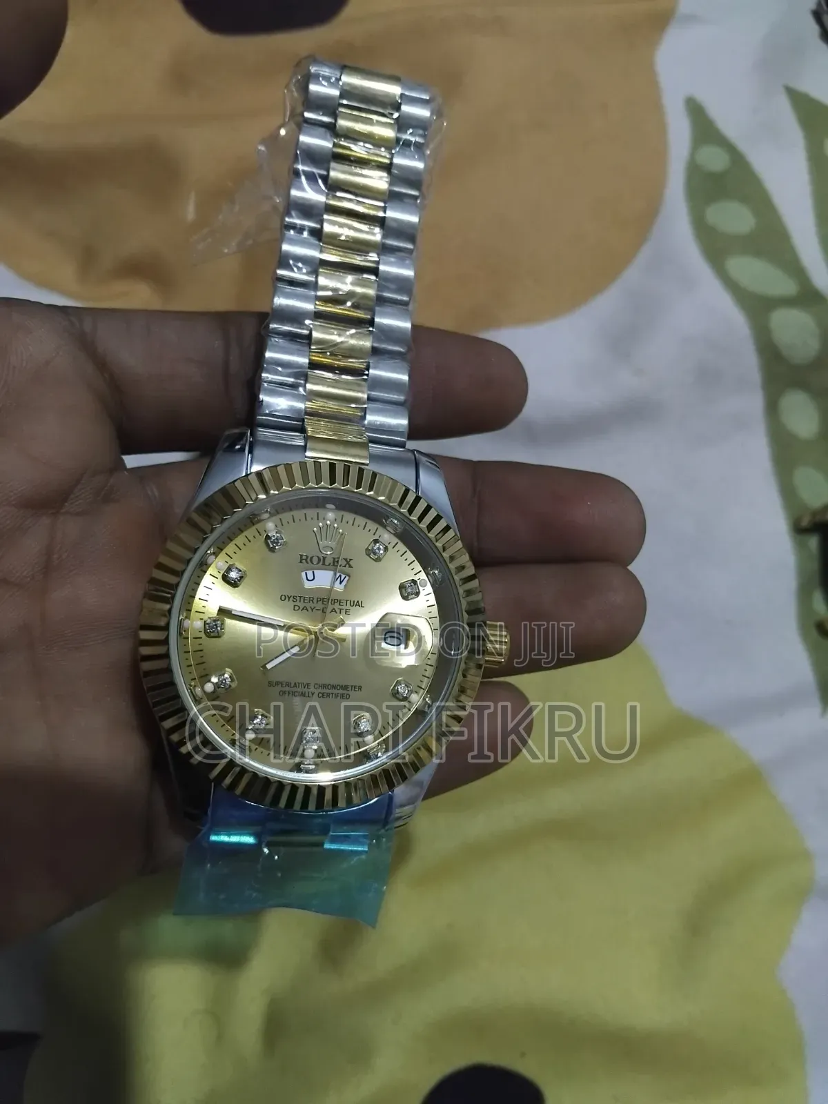 Luxury Men's Black & Silver Wristwatch