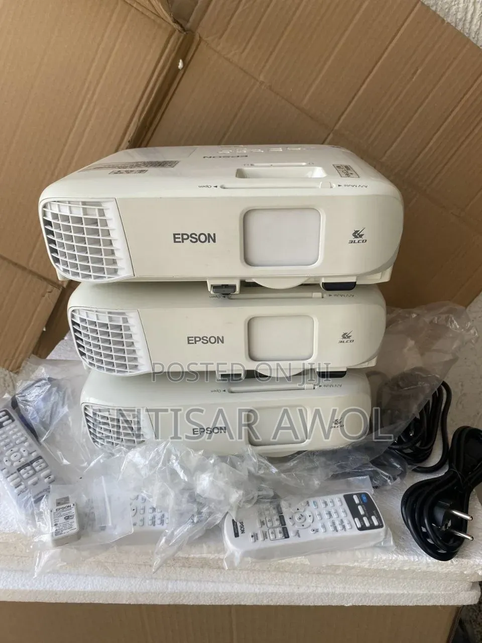 Epson -2042 XGA 3LCD Full HD WiFi Wireless Projector. 4,400 Lumens