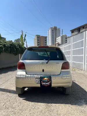 Toyota Vitz 2004 Silver
