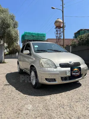 Toyota Vitz 2004 Silver