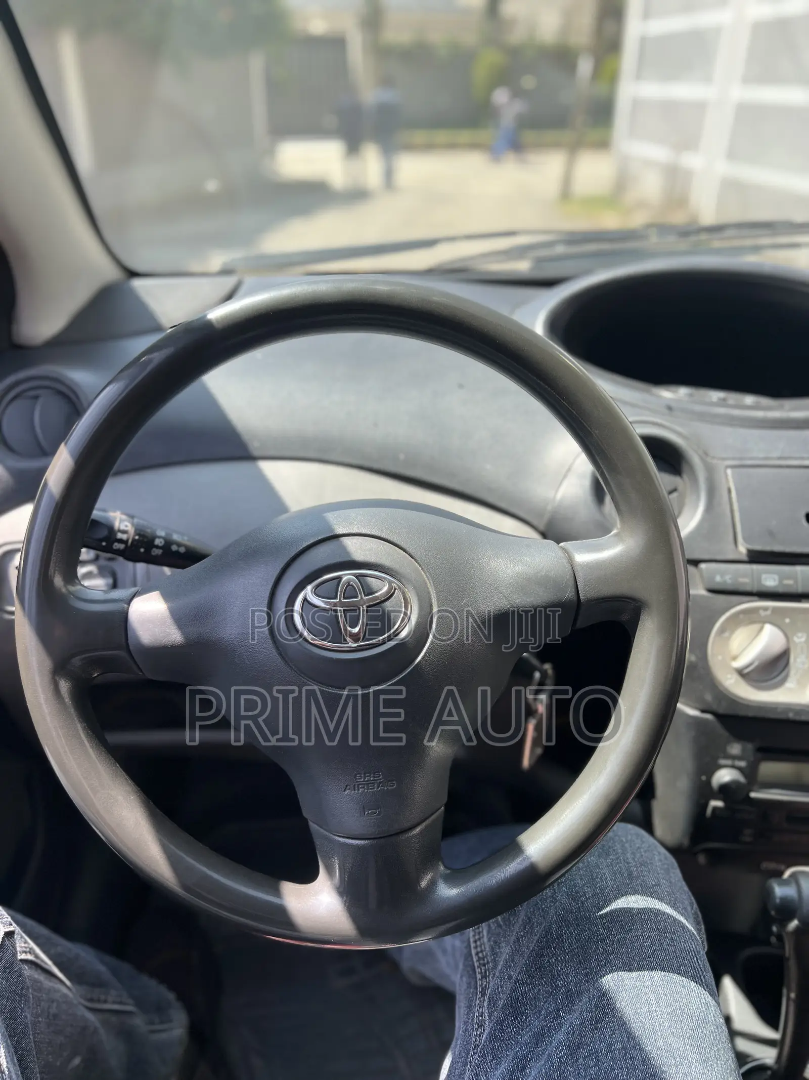 Toyota Vitz 2004 Silver