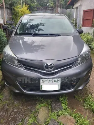 Toyota Yaris 2012 Gray