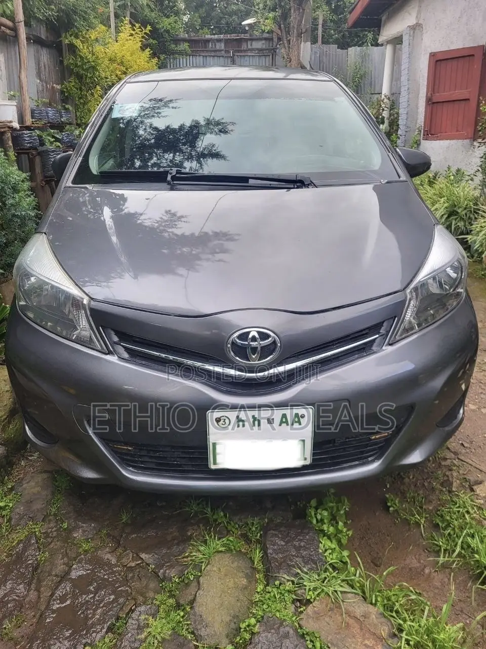 Toyota Yaris 2012 Gray