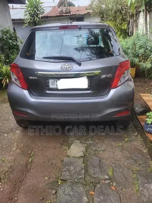 Toyota Yaris 2012 Gray