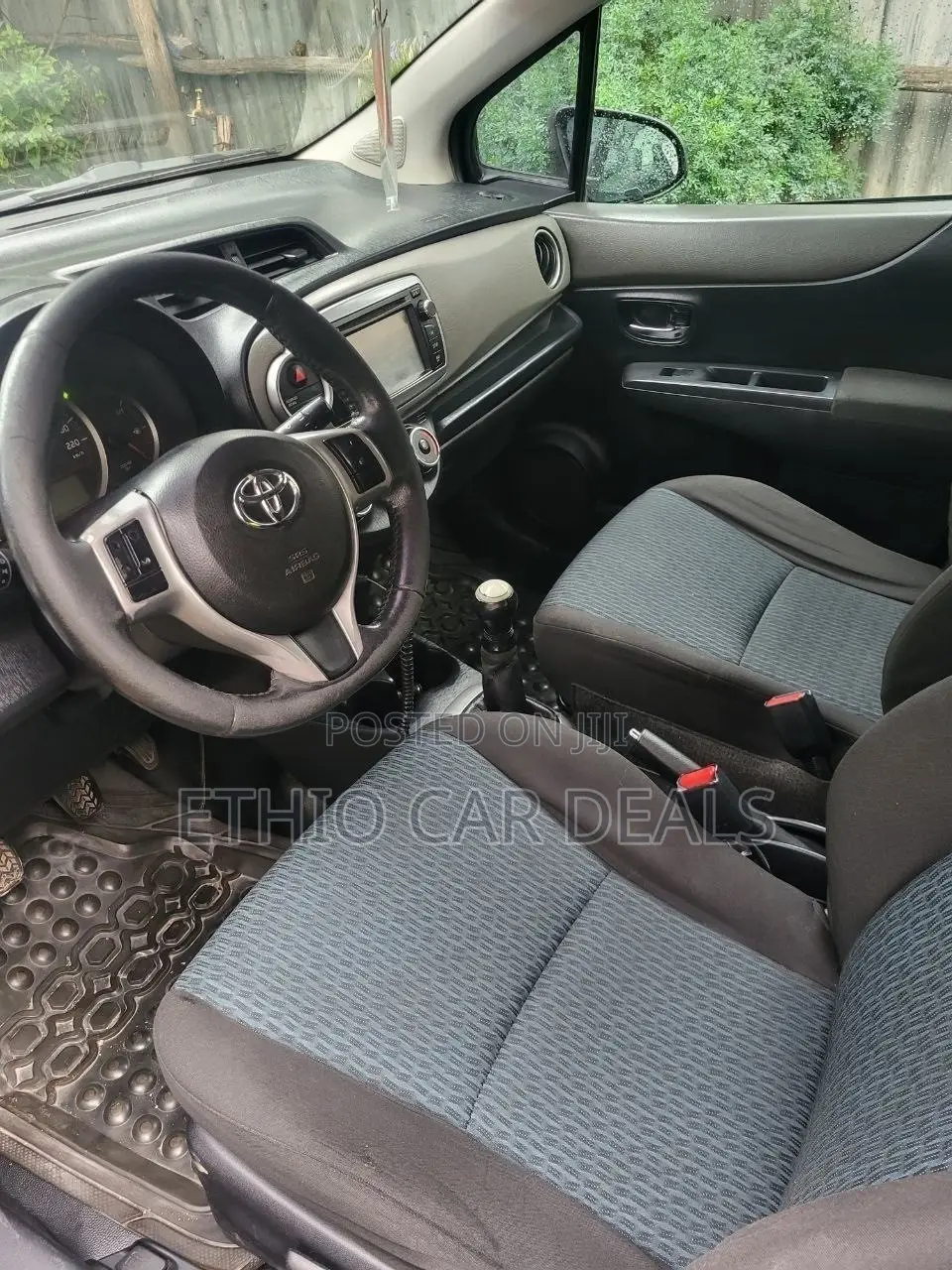 Toyota Yaris 2012 Gray