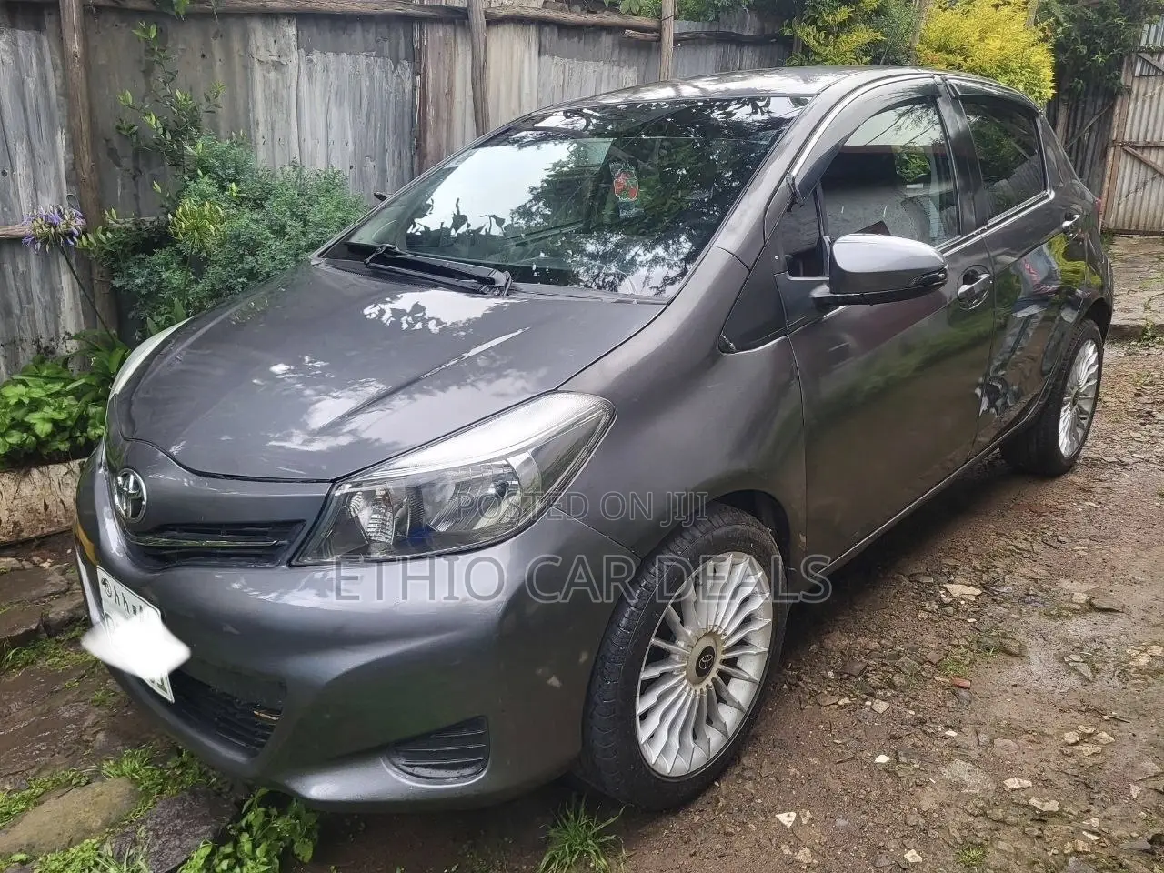 Toyota Yaris 2012 Gray