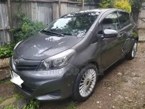 Toyota Yaris 2012 Gray