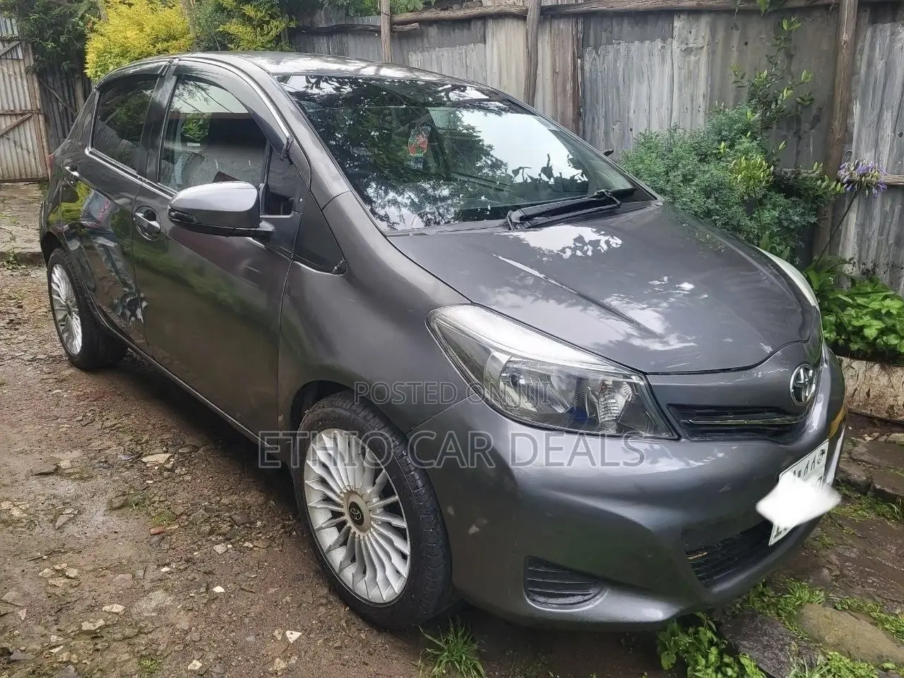 Toyota Yaris 2012 Gray