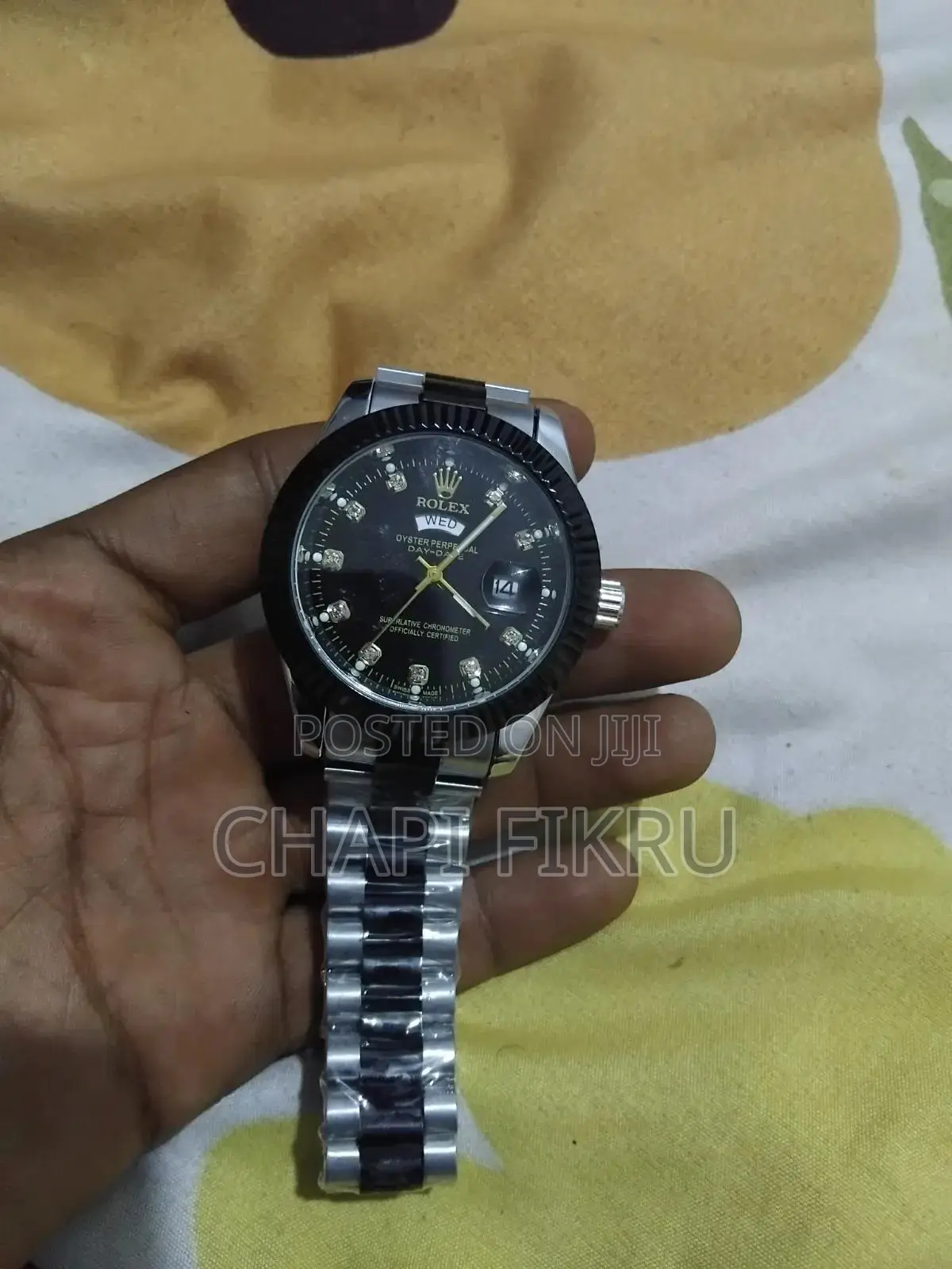 Luxury Men's Black & Silver Wristwatch