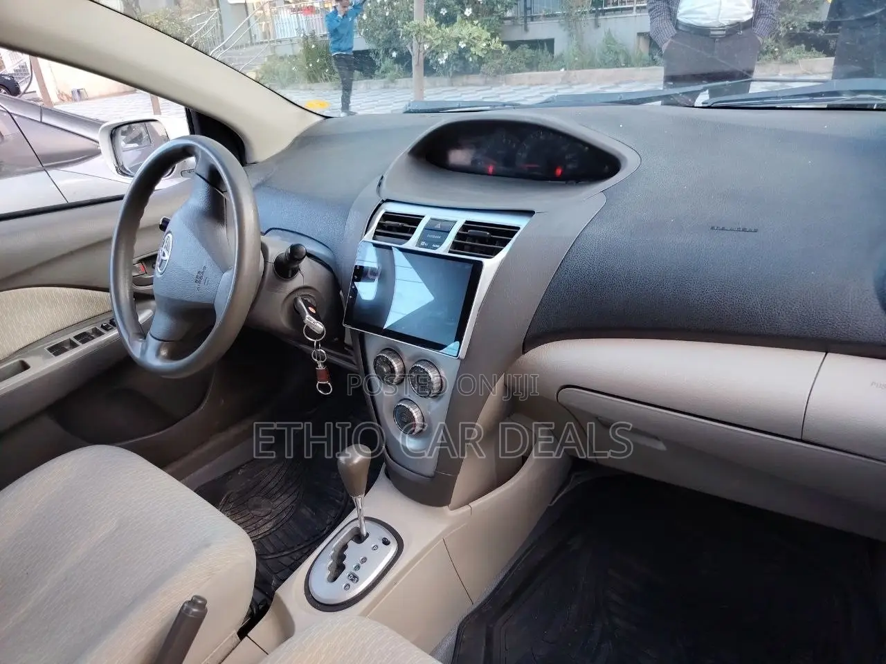 Toyota Yaris 2010 White
