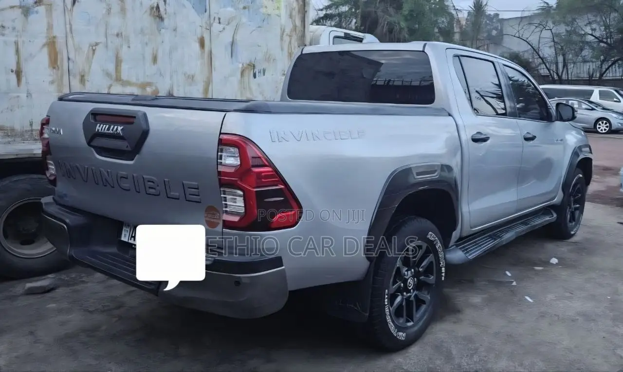Toyota Hilux 2021 Gray