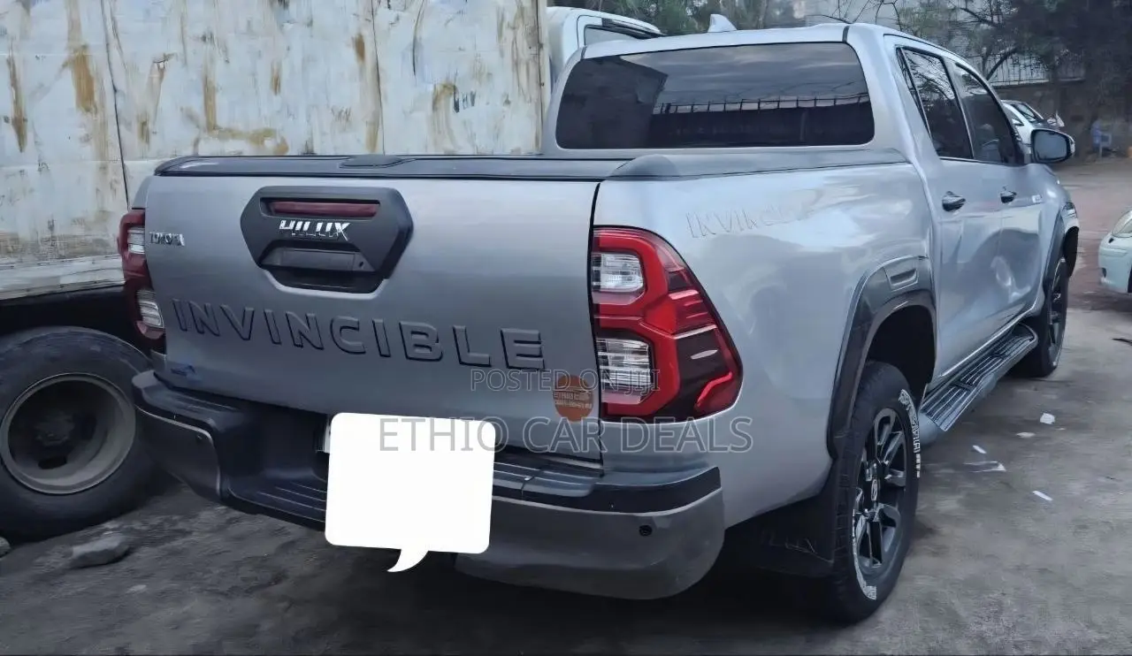 Toyota Hilux 2021 Gray