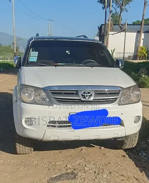 Toyota Fortuner 2012 White