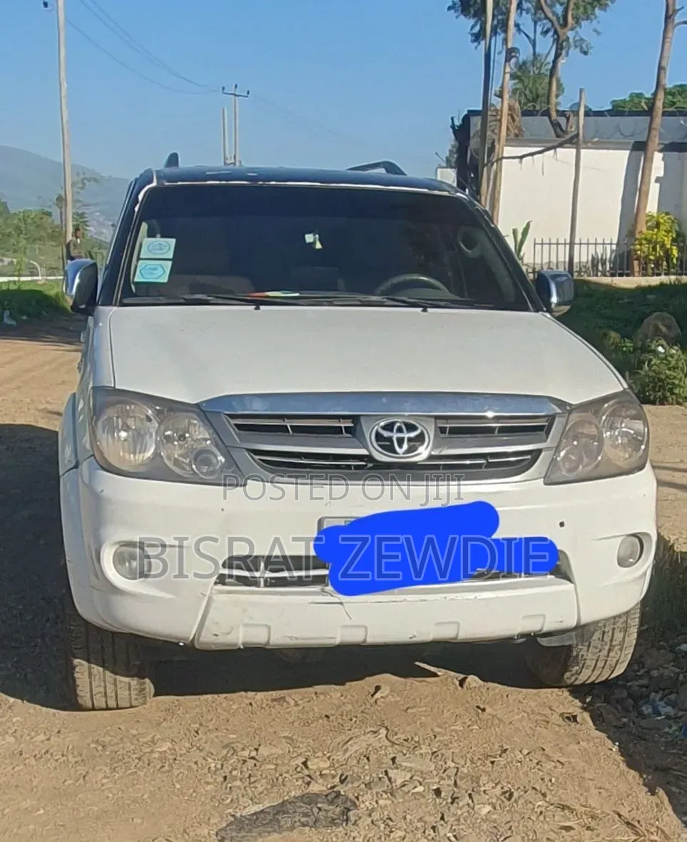 Toyota Fortuner 2012 White