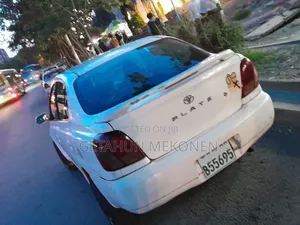 Toyota Platz 2002 White