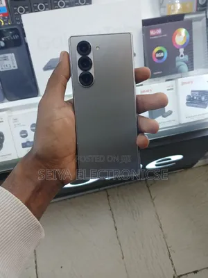 New Samsung Z 16 GB Gray
