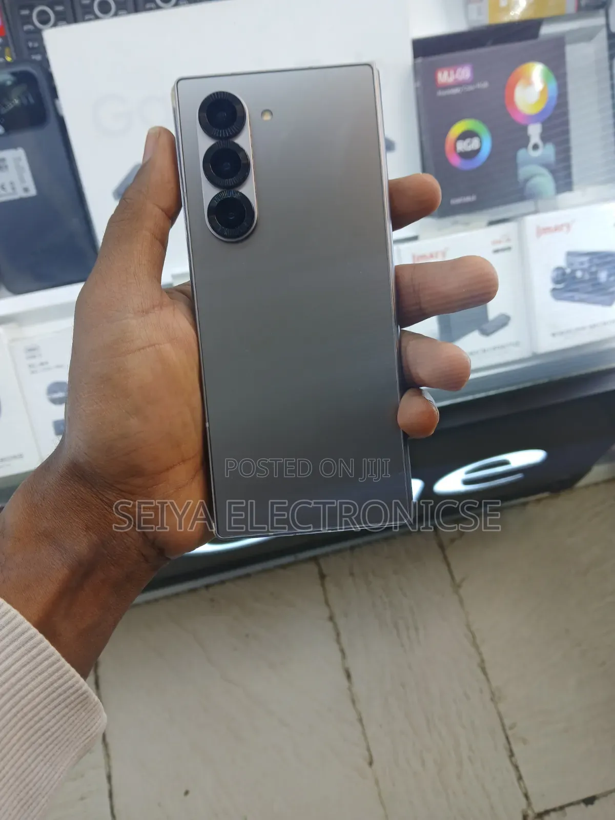 New Samsung Z 16 GB Gray